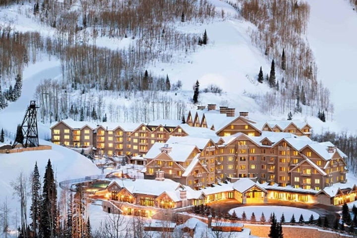 Montage Deer Valley surrounded by snow and mountains