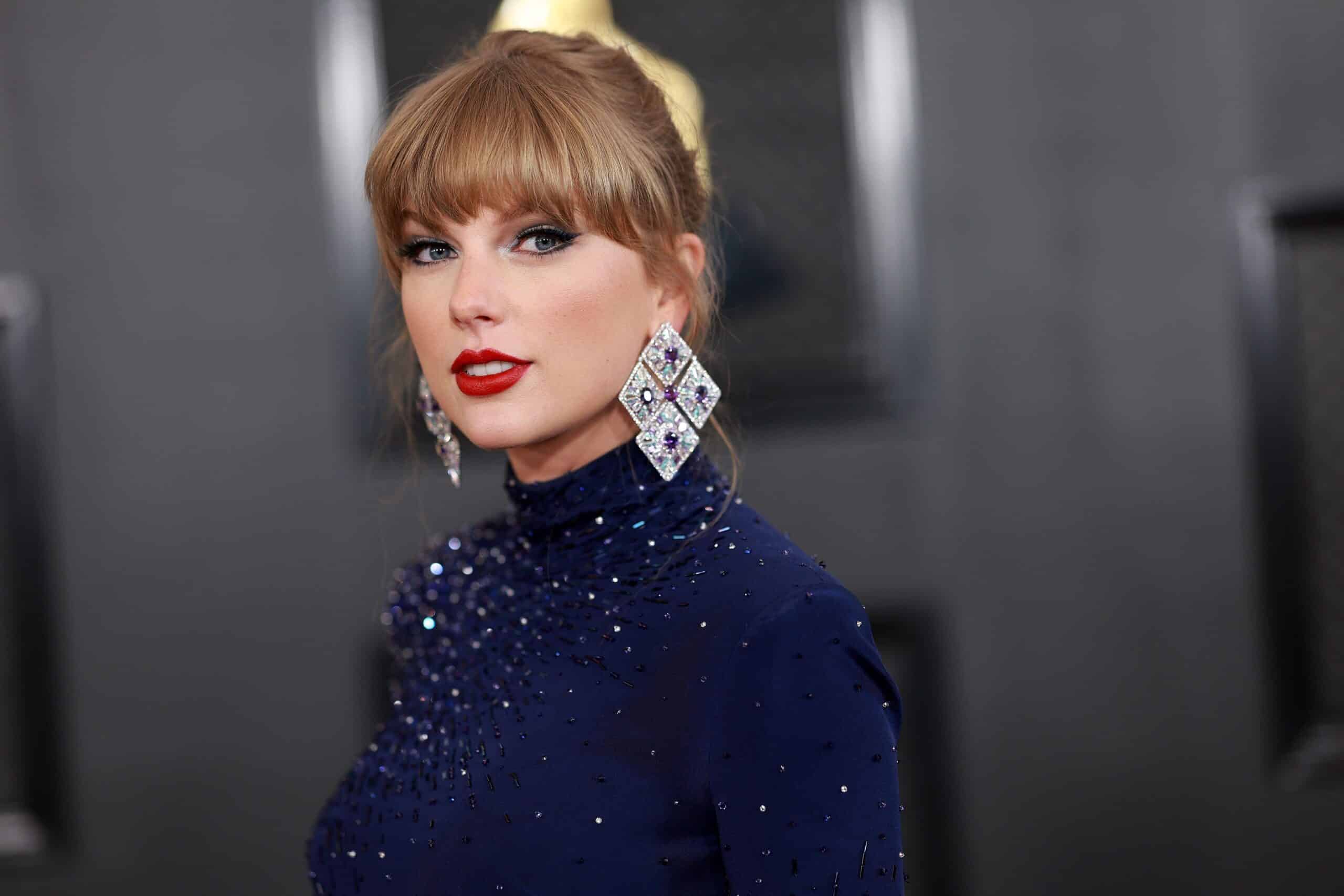 2YEK4CN Taylor Swift attends the 65th GRAMMY Awards on February 05, 2023 in Los Angeles, California.