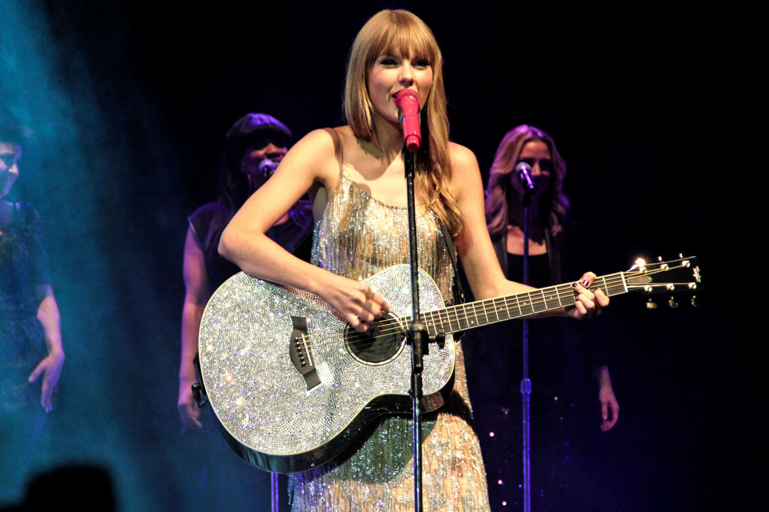 DT09FJ American singer Taylor Swift performs at Citibank Hall, in Rio de Janeiro, Brazil