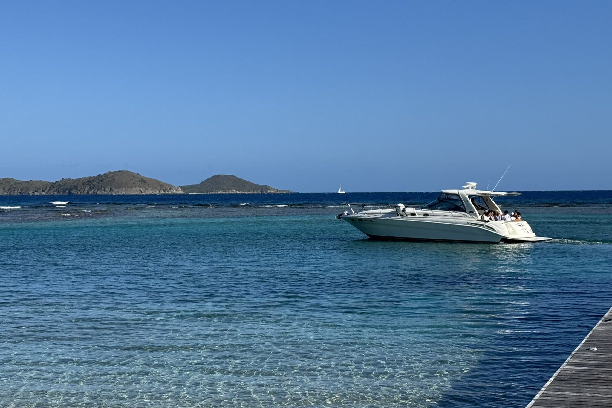 Boat-on-water-Virgin-Gorda